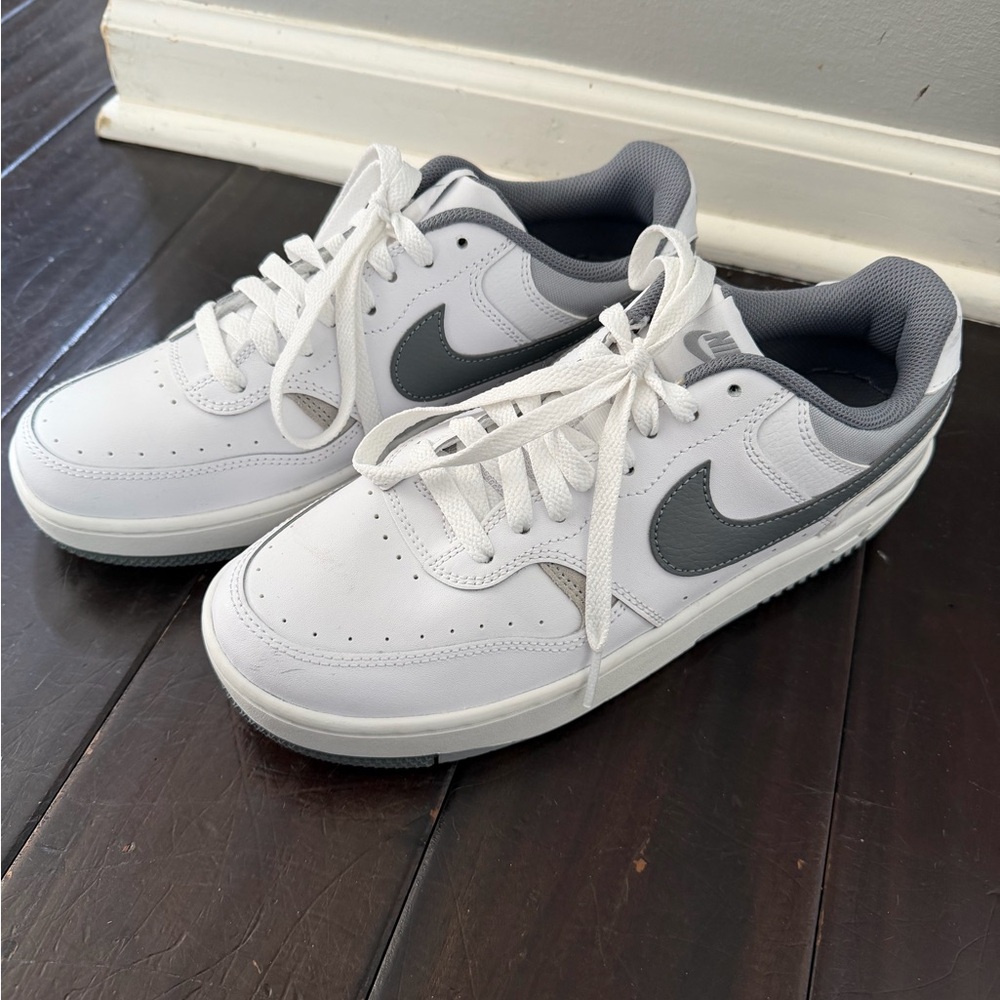 Nike women White & Gray Low-Top Sneakers
